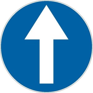 Naklejka Informacyjna: C-5 Nakaz Jazdy Prosto