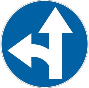 Naklejka Informacyjna: C-7 Nakaz Jazdy Prosto lub w Lewo